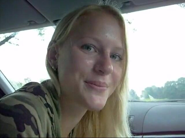 Blondehexe: Blowjob Im Auto