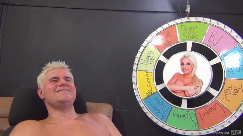 Immoral Live: La figa di brooklyn si bagna super solo pensando al...