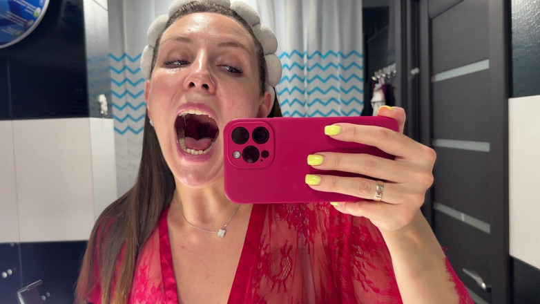 Hottie goddess: Ritual meludah dahak