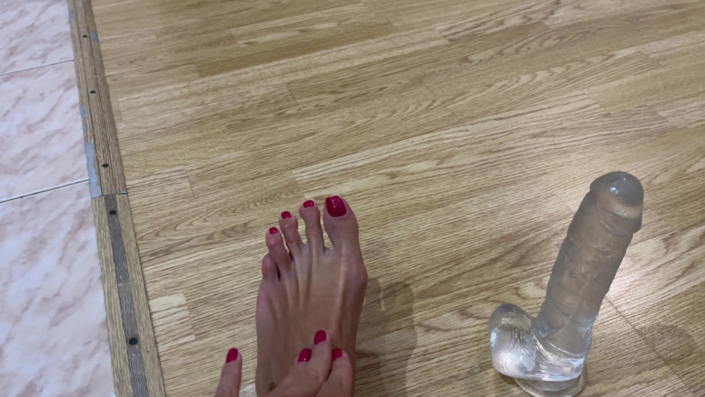 Baby Fitness: Masturbate with dildo feet