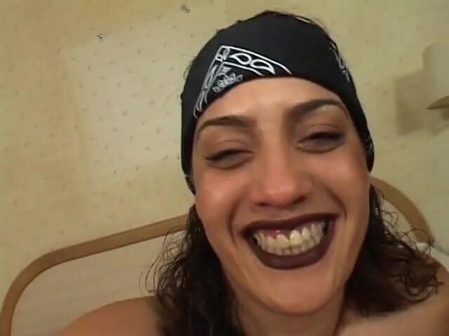 Hot and Wet: Black stud fucks a white skin whore in bed and...