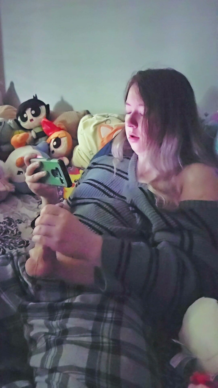 Real Gril: Trans Girl Masturbating to Porn