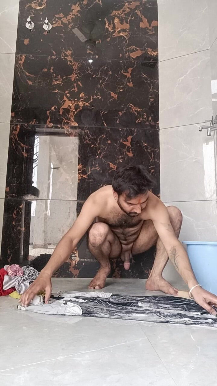 Rajasthani-old-lover: Joven indio disfruta de lavar la ropa interior del padrastro...