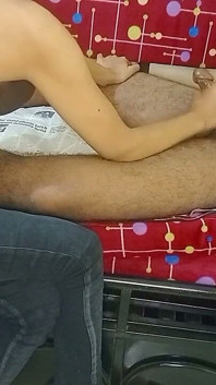 Při spánku využila šanci, aby mě k ní přinutila k honění s naolejovanou