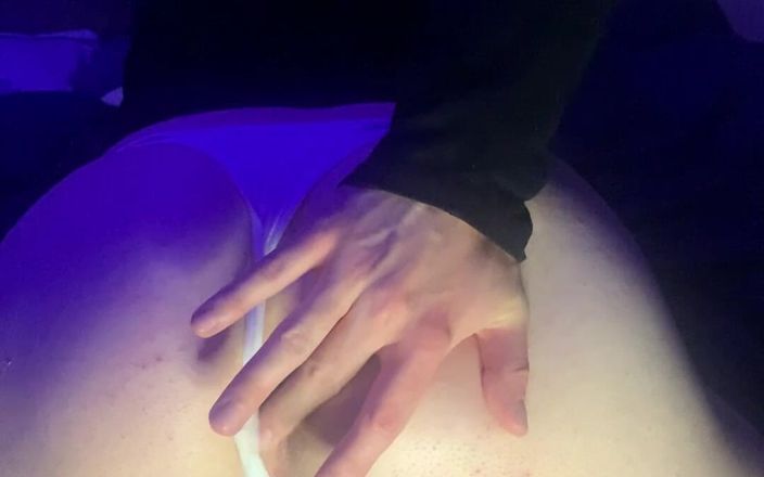 Number F 19: Tự móc cua mình trong đêm cộng với mát-xa