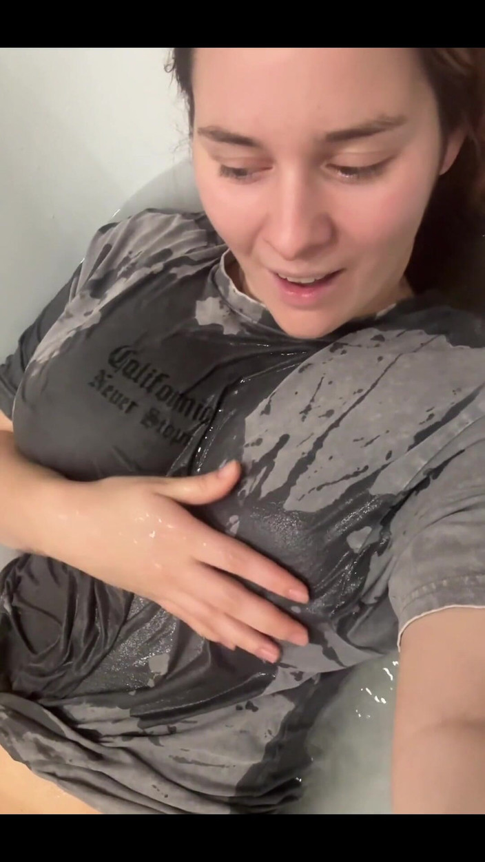 Fox Flame: Pernahkah Awak Ke Dalam Tab Mandi Dipakai Sepenuhnya?