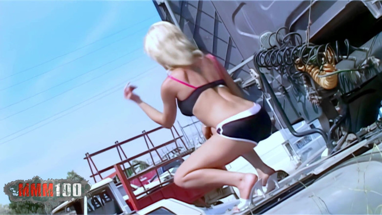 MMM100 Solo: Chloe-delaure: seksi chloe delaure kamyonda striptiz yapıyor