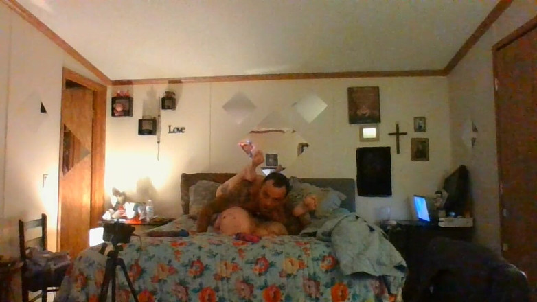 Satin Lady: Une femme en satin se fait épiler la chatte