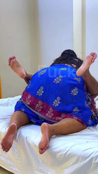 Sexy macecha tvrdě šuká svého nevlastního syna, když byla večeří sexy