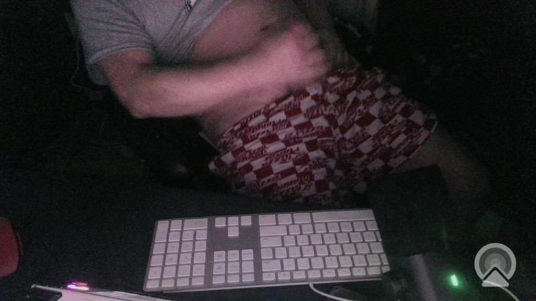 Respawn Daddy: La masturbazione notturna mi stuzzica al mio computer con la...