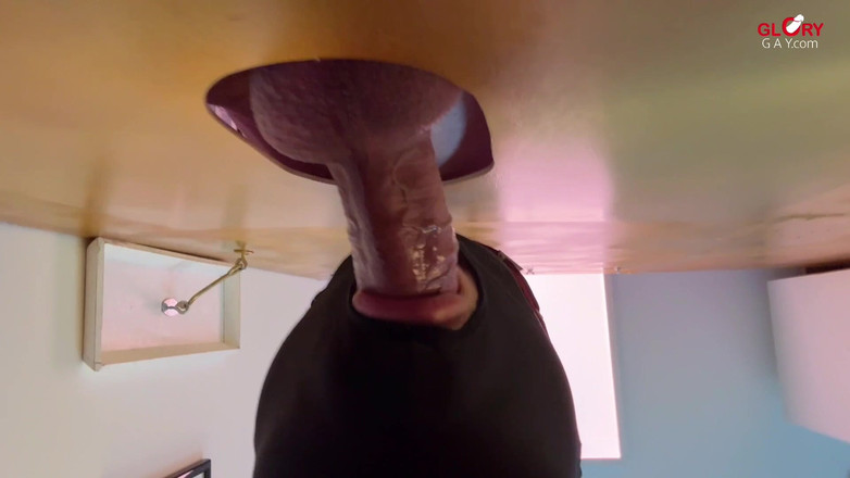 GLORYHOLEGAYS: La gloryhole: Cât stropește în sticlă?