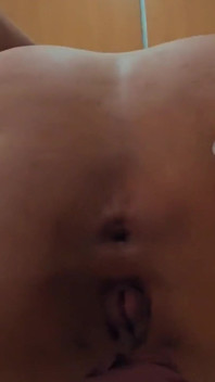 Mám sex se svým nevlastním bratrem výměnou za peníze