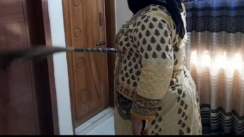 Aria Mia: Egypt Muslim BBW Stepaunty Gets Stuck Under Bed While Cleaning...