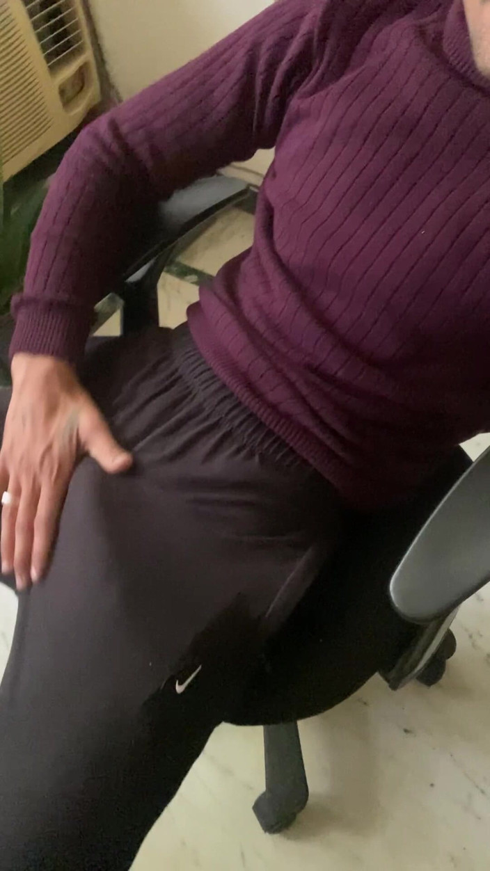 WeakBond365: 내 아름다운 자지를 가지고 노는 일요일