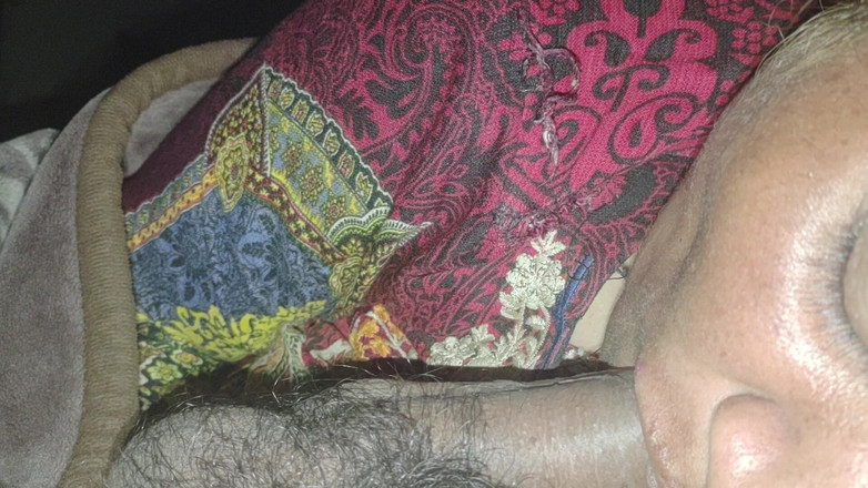 Meera Vishali: Indická dívka poprvé kouří sex