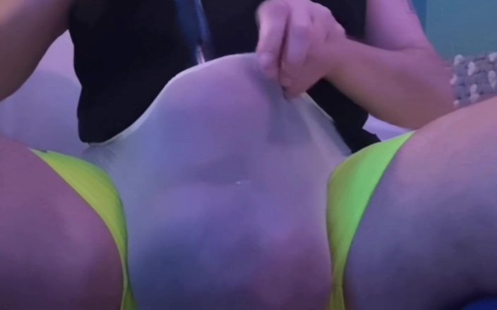 Monster_Meat_: Renflement et éjaculation dans de la lingerie transparente