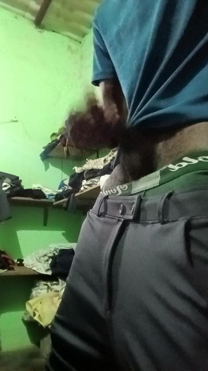 Brell puer sex: Masturbándose gran polla y muy duro