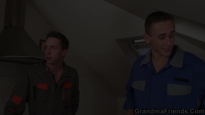 Grandma Friends: Die maschine reparieren, die oma ficken