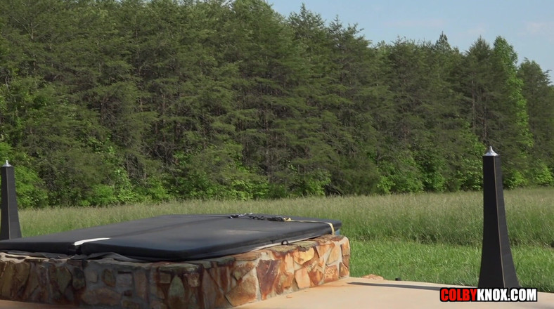 Colby Knox: Lucrează-i curul