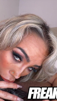 Luna Luxe membuatkan batang saya memancut mani