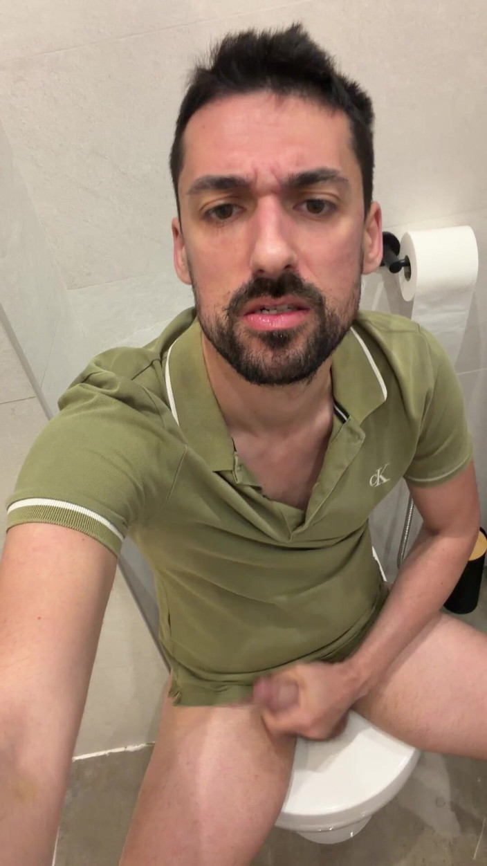 Liam Harding: Papa Wichst in Der Öffentlichen Toilette