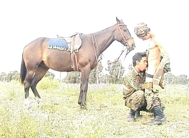 Bareback TV: Kongkek pantat gay di luar