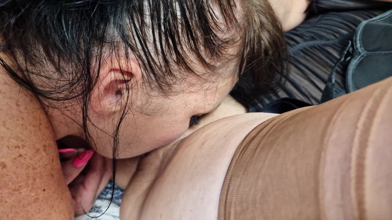 Wanilianna: Mature, Lusty Lesbians in Stockings: Part 2