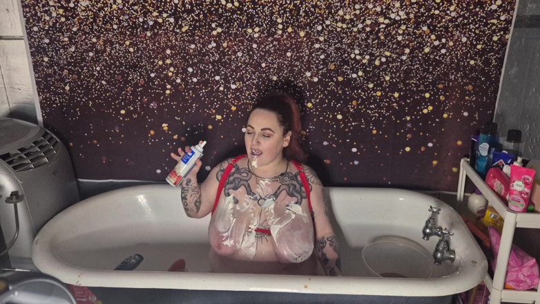 Bambi_beauty1: Cream and Gunge Fun!