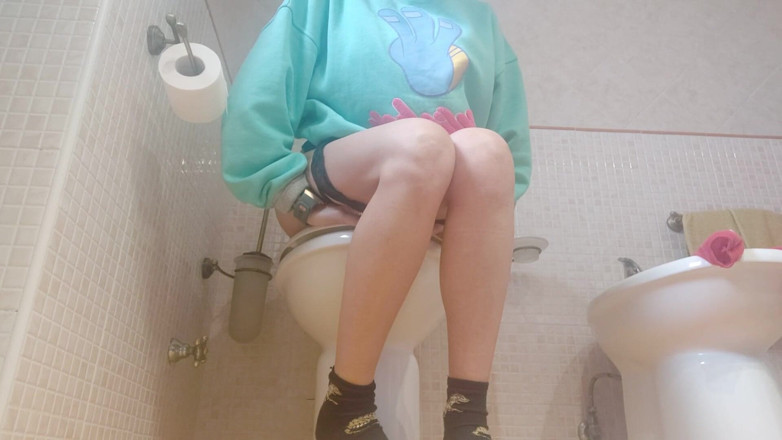 savannahamatoriale: Pee and burp, a good girl shouldn't do them