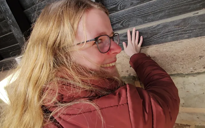 Bikergirl_97: Erster Outdoorfick Des Jahres an Burgruine