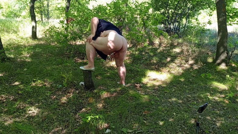 Zona901: Stepmother in the Park Masturbates Her Pussy to a Powerful...
