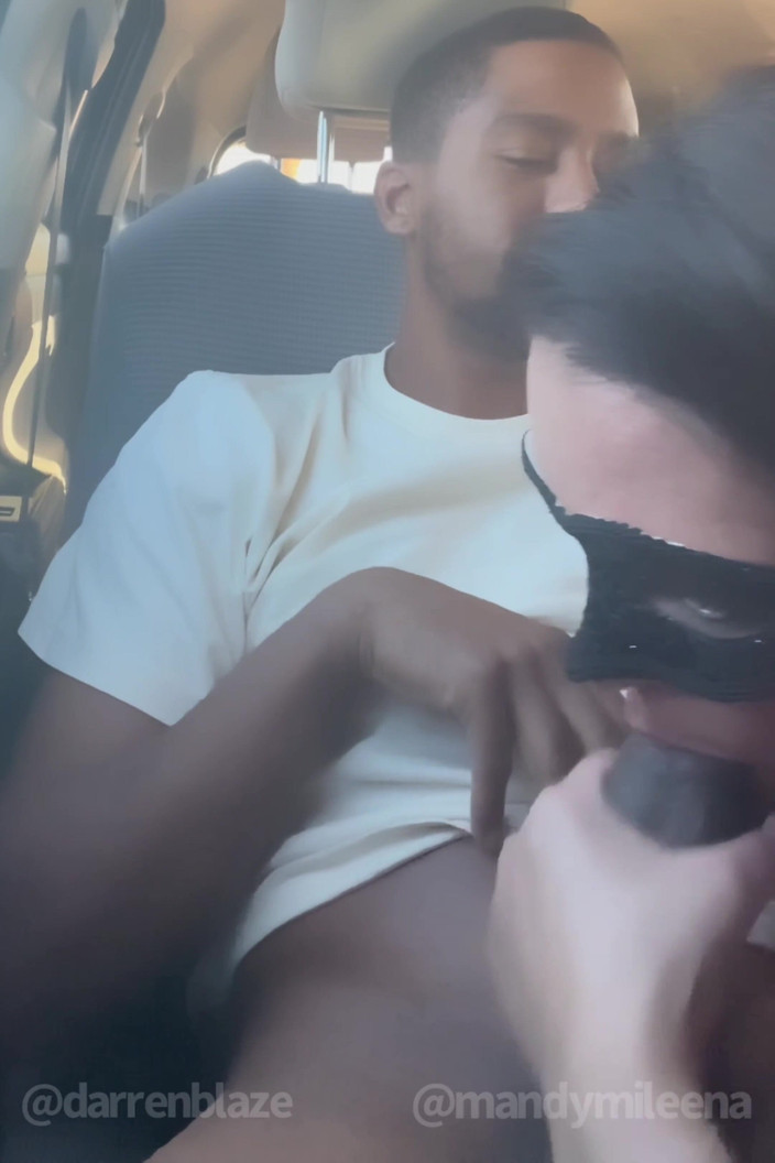 Darrenblazeent: 疯狂的女士打我的车，所以我让她给我口交
