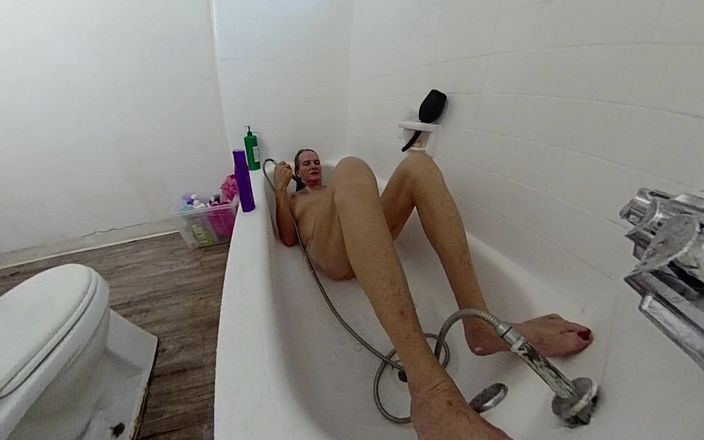 Lizzy Yum: Lizzy yum SD giugno 2025 masturbazione dilatando il bagno amatoriale al...