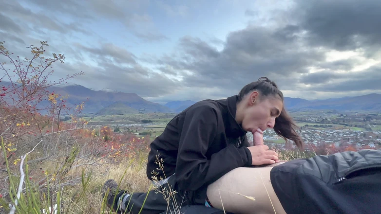 Whoopsy Kiwi: Blowjob mendaki gunung dan menelan