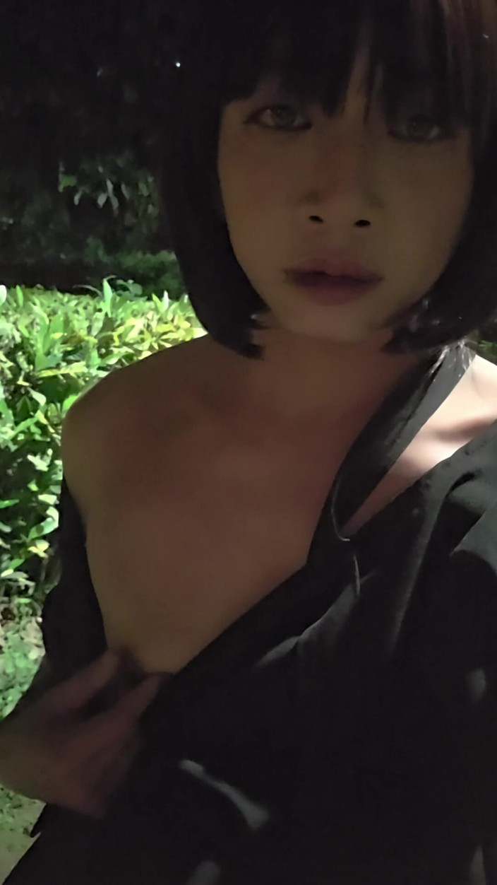 Taiwancdgirl: Shemale Ting Xuan Outdoor Cumshot on Her Sexy Legs