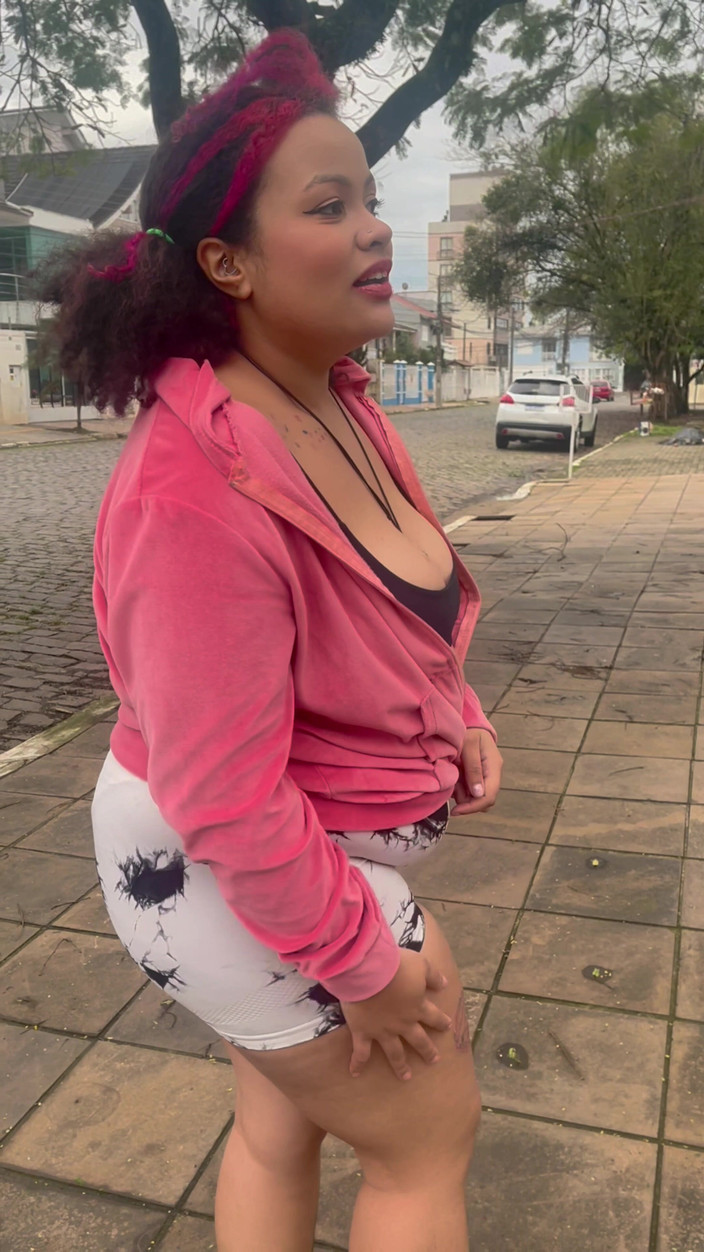 Cutiepiie Chubby: BBW kommt rein, während sie gasig ist und nicht aufhören...