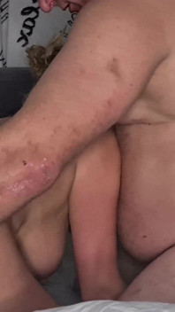La moglie arrapata vuole essere masturbata prima che mi faccia un pompino