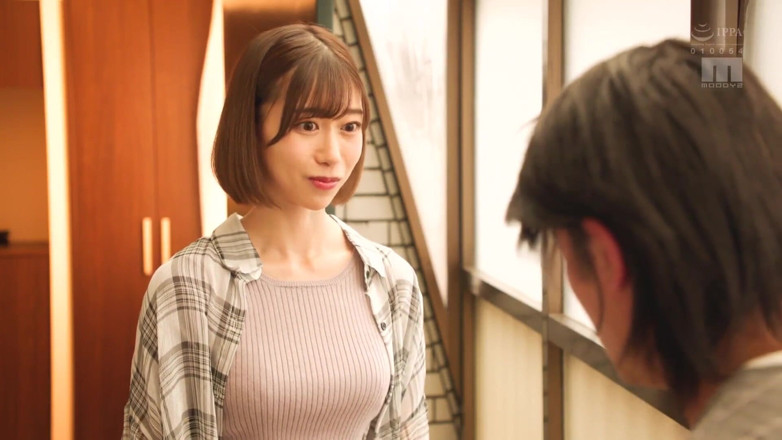 Smooth Time: 部分的な可視性のGストリングで彼女のパンチラショットを誘惑する欲求不満の近所の妻。パート2