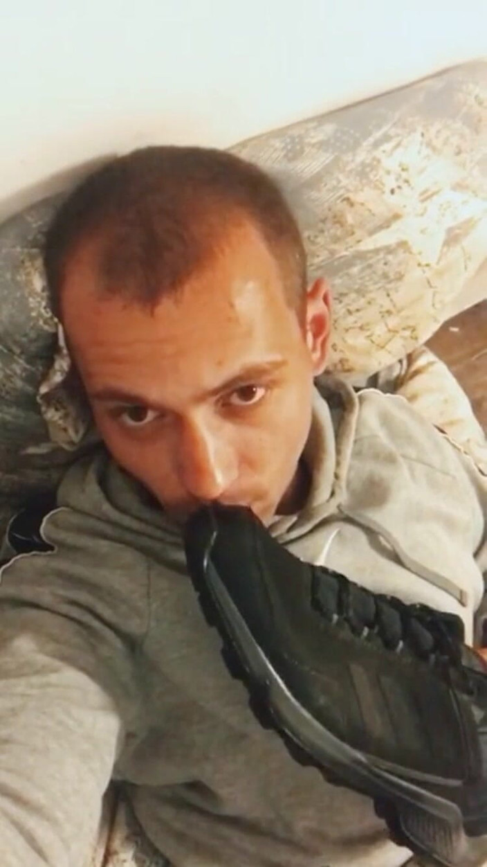 Merry Bell: Sneaker-fetisch mit adidas superstar