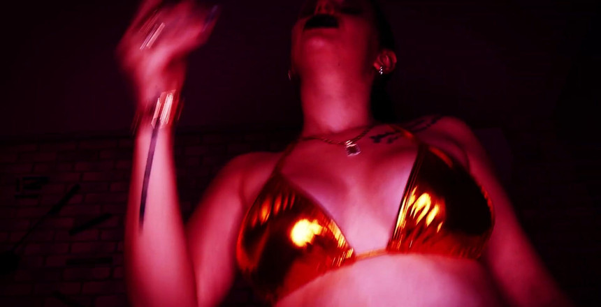 Goddess Misha Goldy: 你最后一次不纯洁的黑人接吻，但这是你生命中最大的运气！