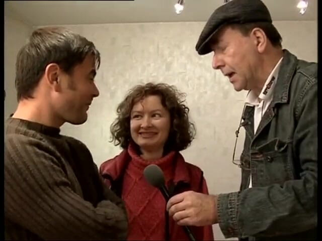 Videorama: Симпатичная дамочка с взъерошенной прической развлекается сексом