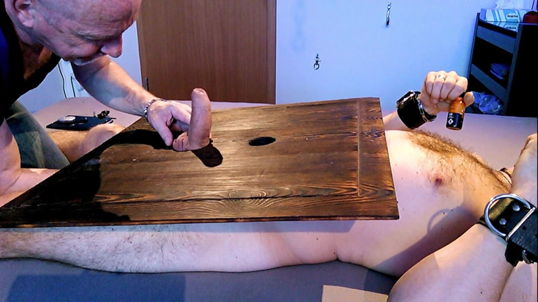 Master Drex: Тортури для яєць і члена, дошка