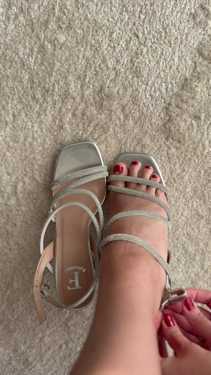 Velvet Witch 87: 足部鉴赏家的配件