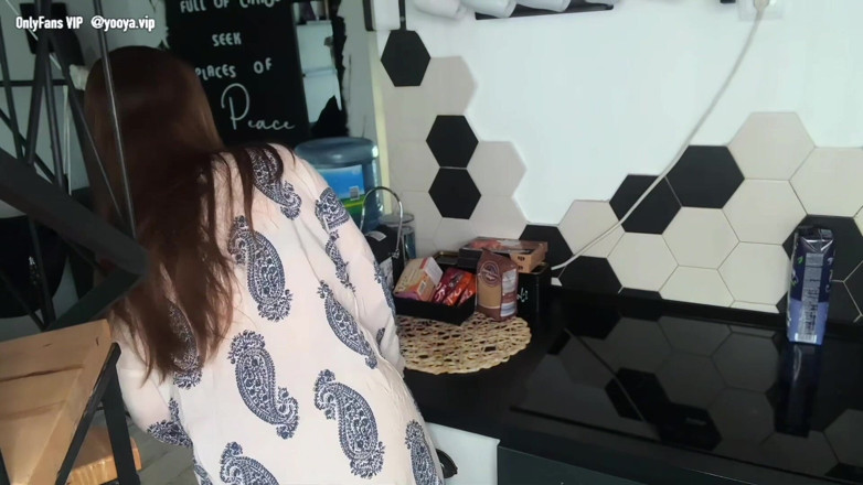 YooYa ASMR: La sborrata della matrigna appiccicosa è stata beccata dal figliastro nerd...