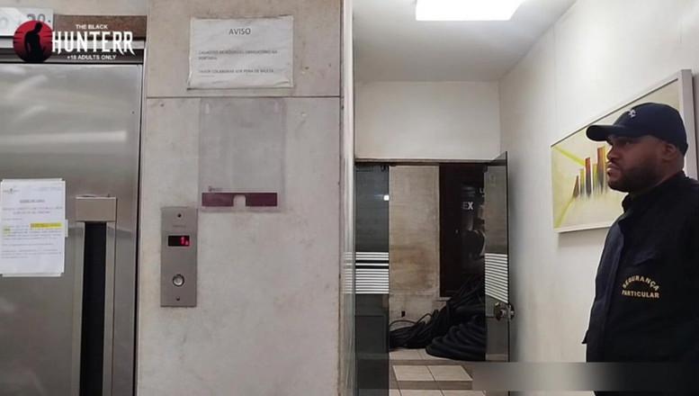 The Black Hunterr: The Security Guard Went to Get Coffee in the Apartment...