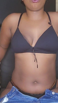 Exclusive Video for the Karate Woman Masturbate Her Pussy in the Studio