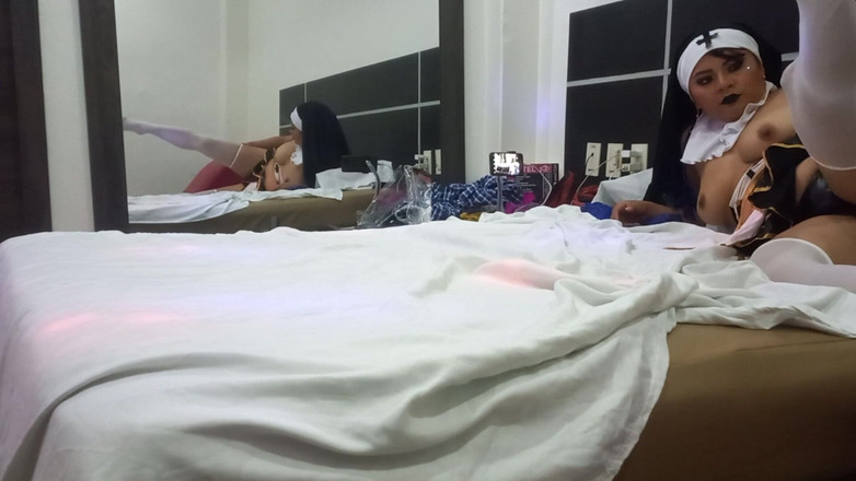 Martin13: 내 종교적 계모의 페티쉬를 성취. 내 자지를 따먹고 창녀처럼 신음하는 그녀