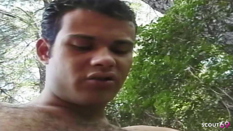 Shemale TS Collection: Magere latina tranny neukt man buitenshuis in de kont