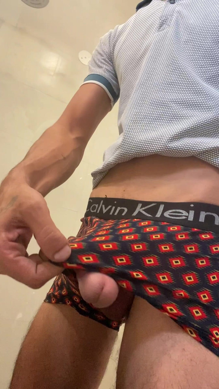 WeakBond365: Velký penis