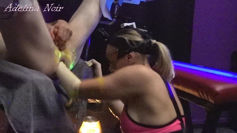 FISTINGQUEEN: UV neon light fisting Adelina Noir i Fistdude